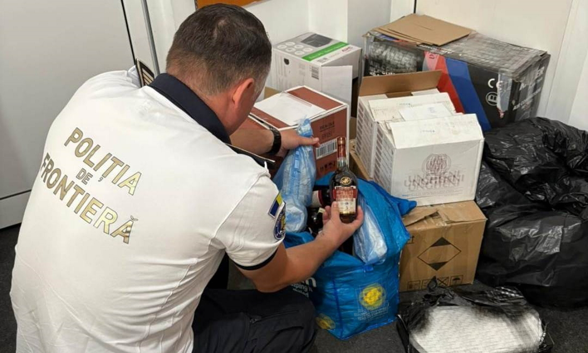 Autocar cu alcool şi ţigări de contrabandă, oprit la frontieră