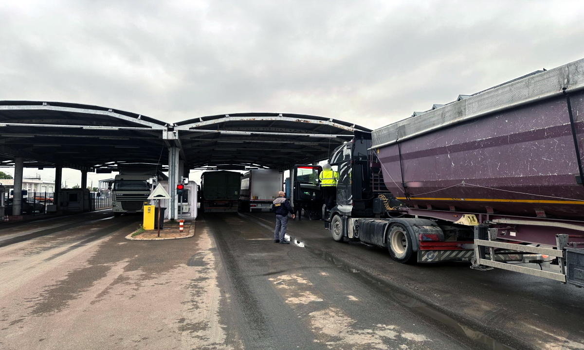 Poliță de asigurare falsă, descoperită la frontieră