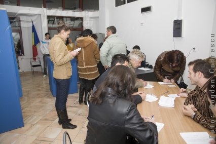 Raid prin secţiile de vot din Galaţi