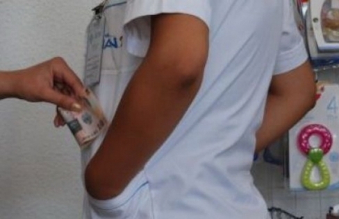 "ATENŢIILE" pentru MEDICI reprezintă DARE DE MITĂ - decizie a Înaltei Curţi de Justiţie