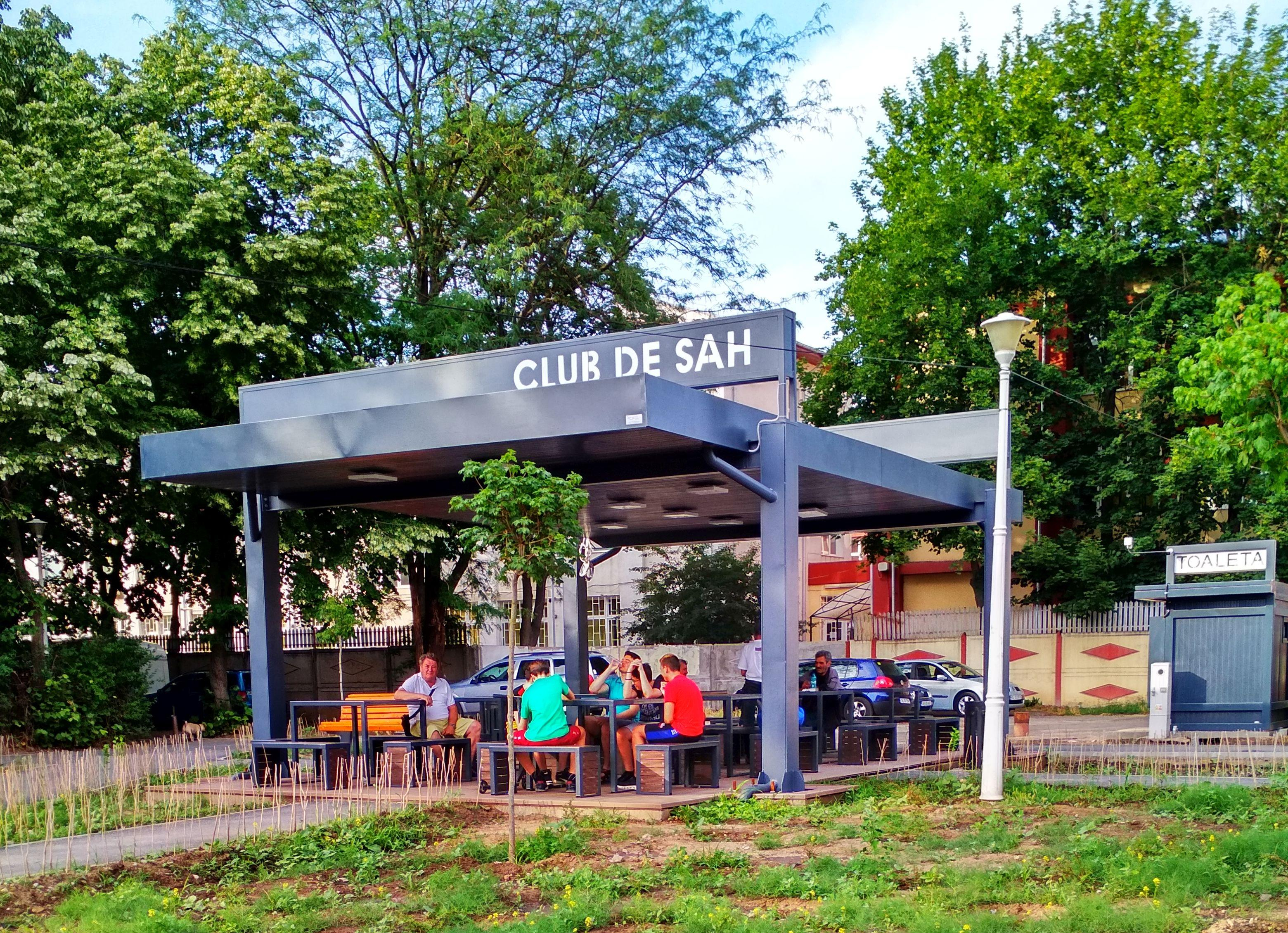 Clubul de şah din Micro 19, plin de oameni