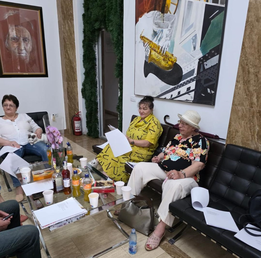 Pe treptele propriei evoluţii, la Cenaclul "Noduri şi Semne"