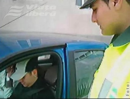 Nestingherit, la volan, fără carnet