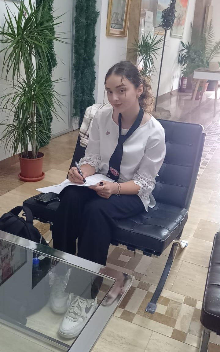 Marina Gherghef - un produs al şcolii literare „C. Negri”. Cenaclul „Noduri şi Semne”