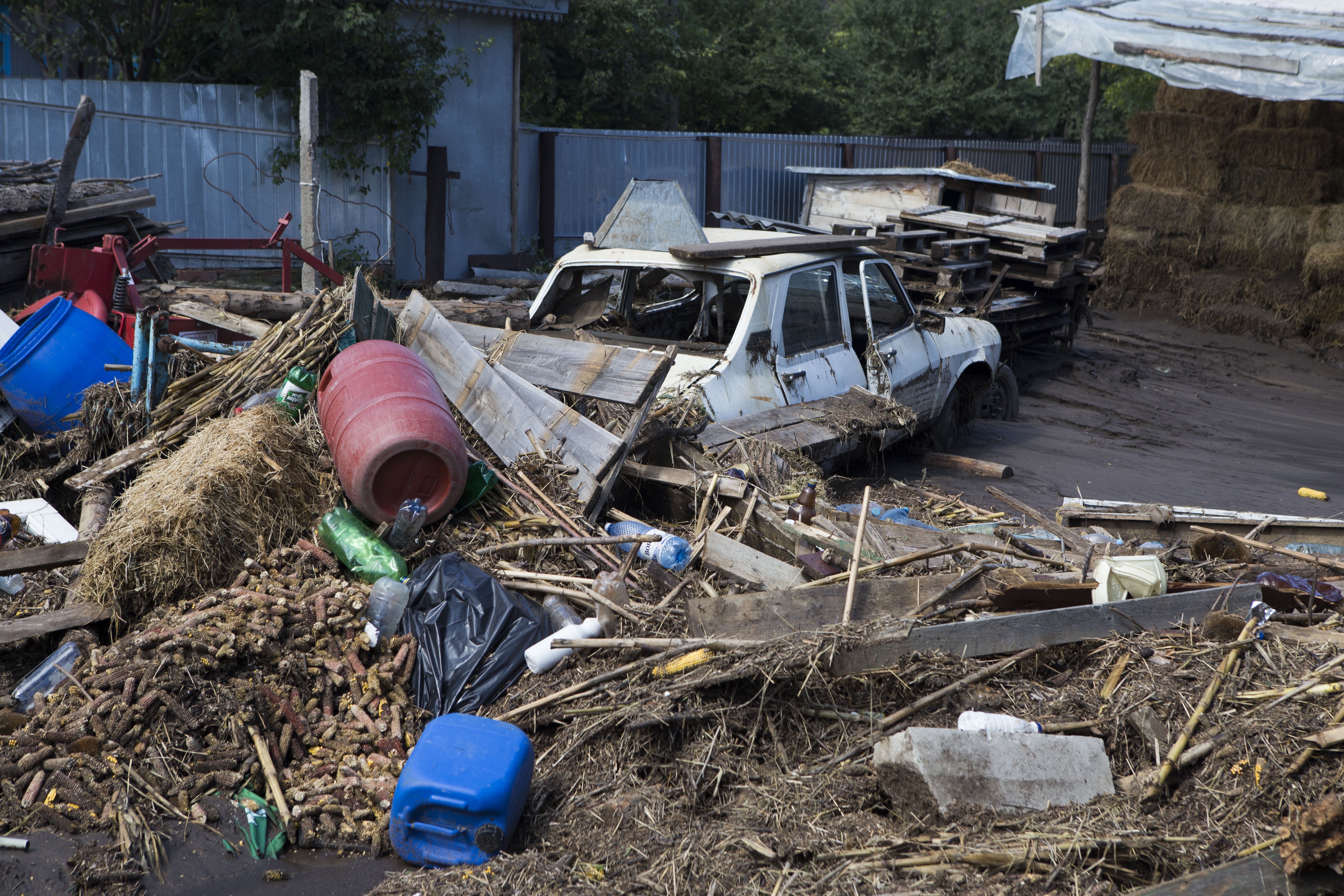 Aleşii judeţeni se întrunesc sâmbătă în şedinţă extraordinară / 14 localităţi afectate de inundaţii vor primi bani