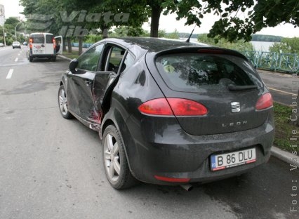 Taxi făcut zob pe Faleză 