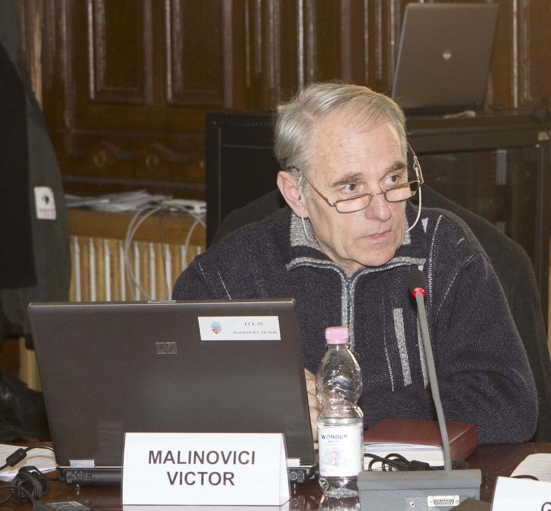 Dileme faţă de Apă Canal: "De ce nu am dreptul să beau o cană de apă?"