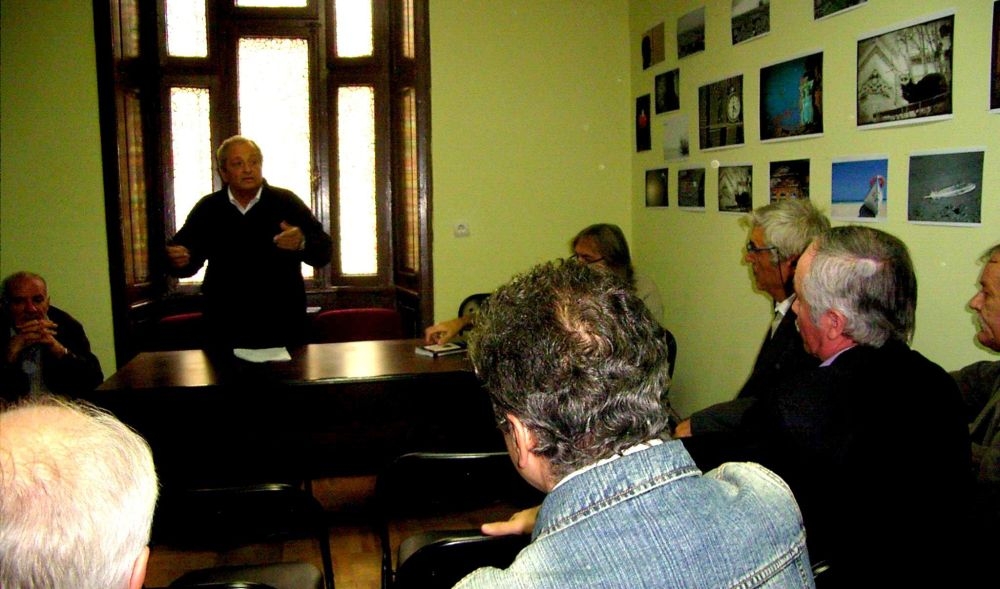 Şedinţă la filiala Uniunii Scriitorilor: Premiile USR, numai dacă vin bani