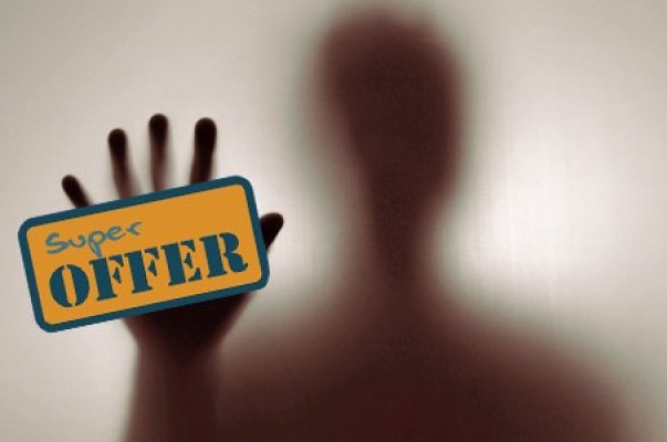 Cum vă PĂCĂLESC comercianţii cu PROMOŢII şi REDUCERI FALSE