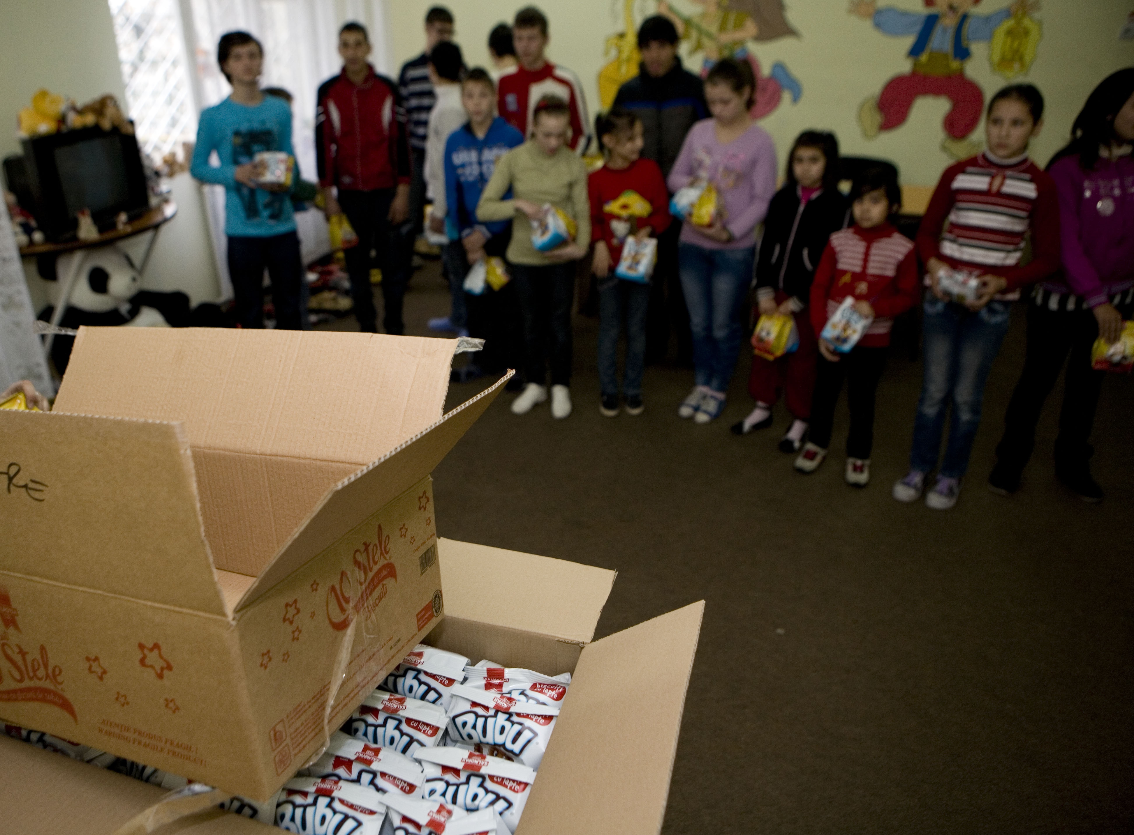 Dulciuri pentru copiii de la „Negru Vodă” şi „Irene & Stuart” 