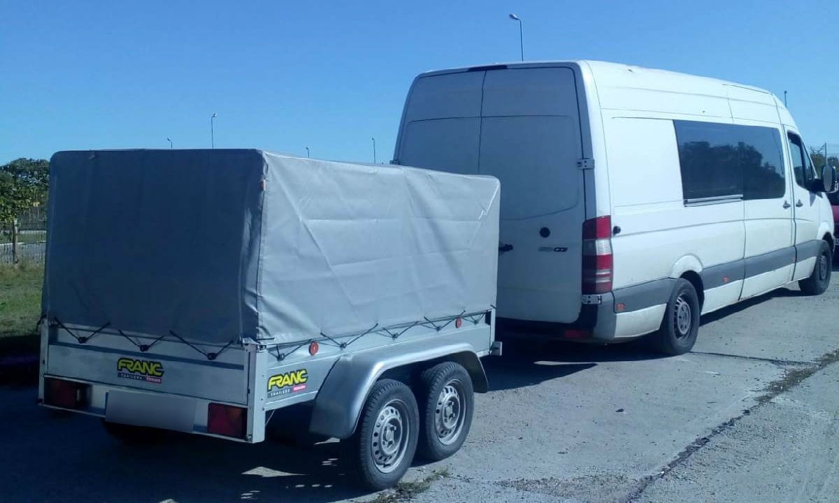 Şi-a cumpărat o remorcă neînmatriculată