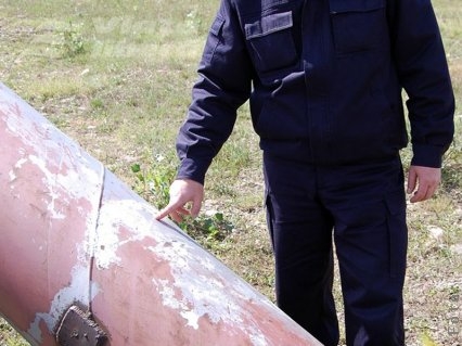 A înţepat o conductă, în căutare de benzină