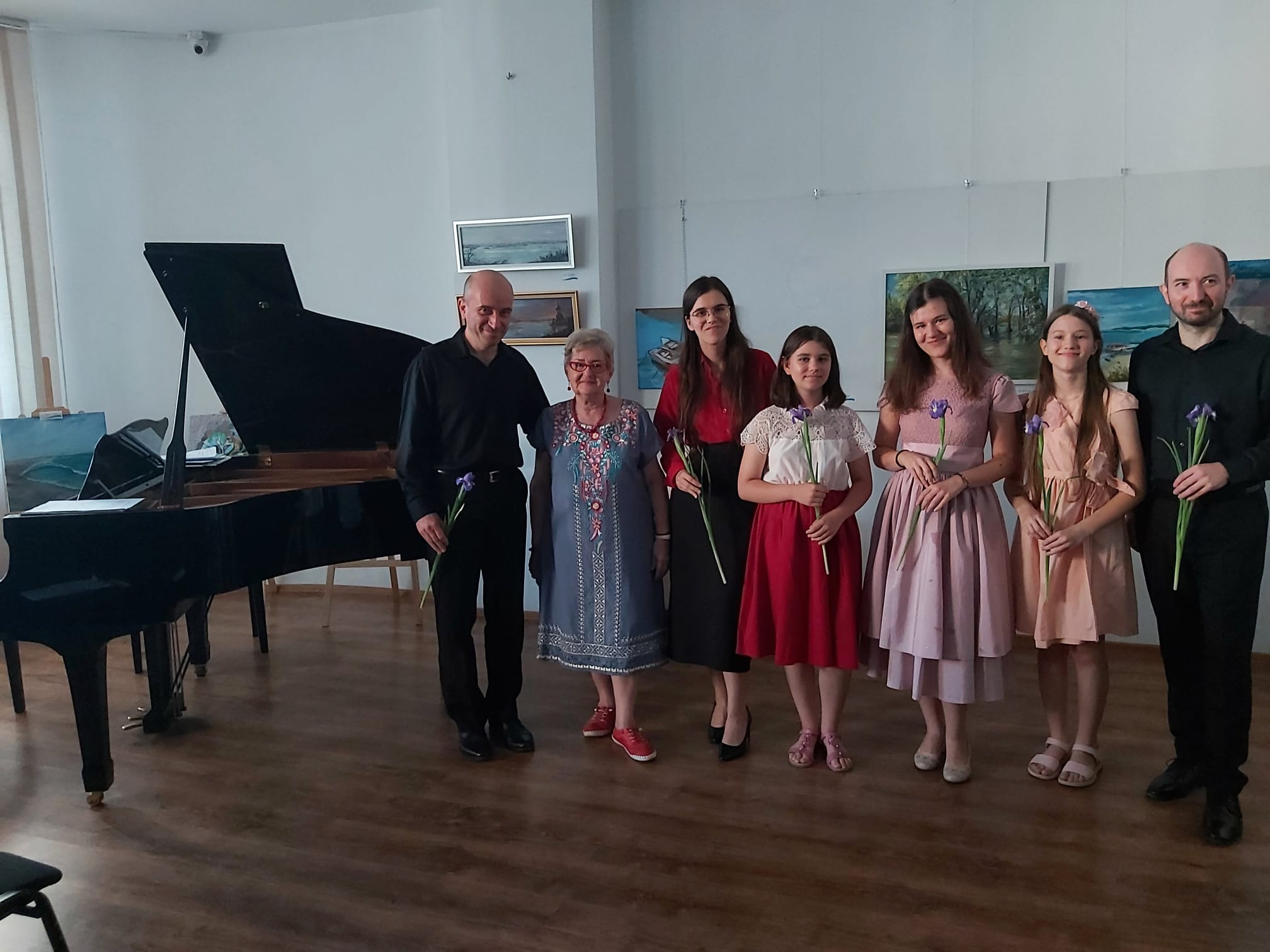 Talente româneşti şi străine strâng bani pentru un pian de concert la Tecuci (FOTO și VIDEO)