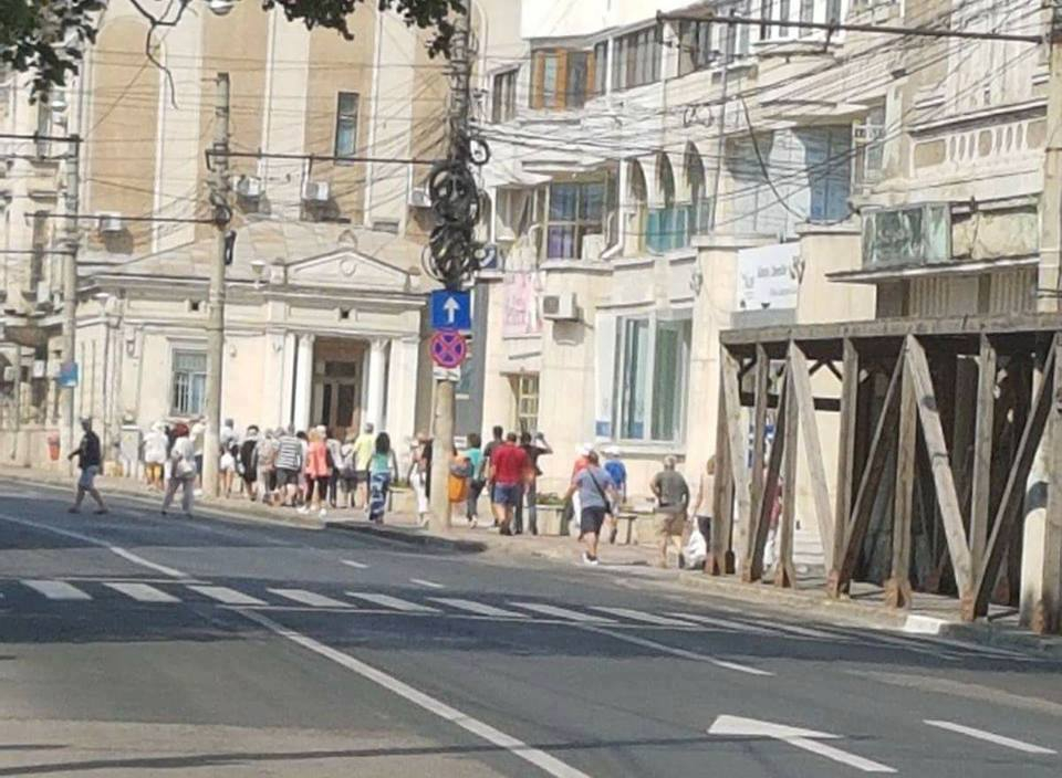 PAMFLET. Ce zici, Tu Rişti la Galaţi?