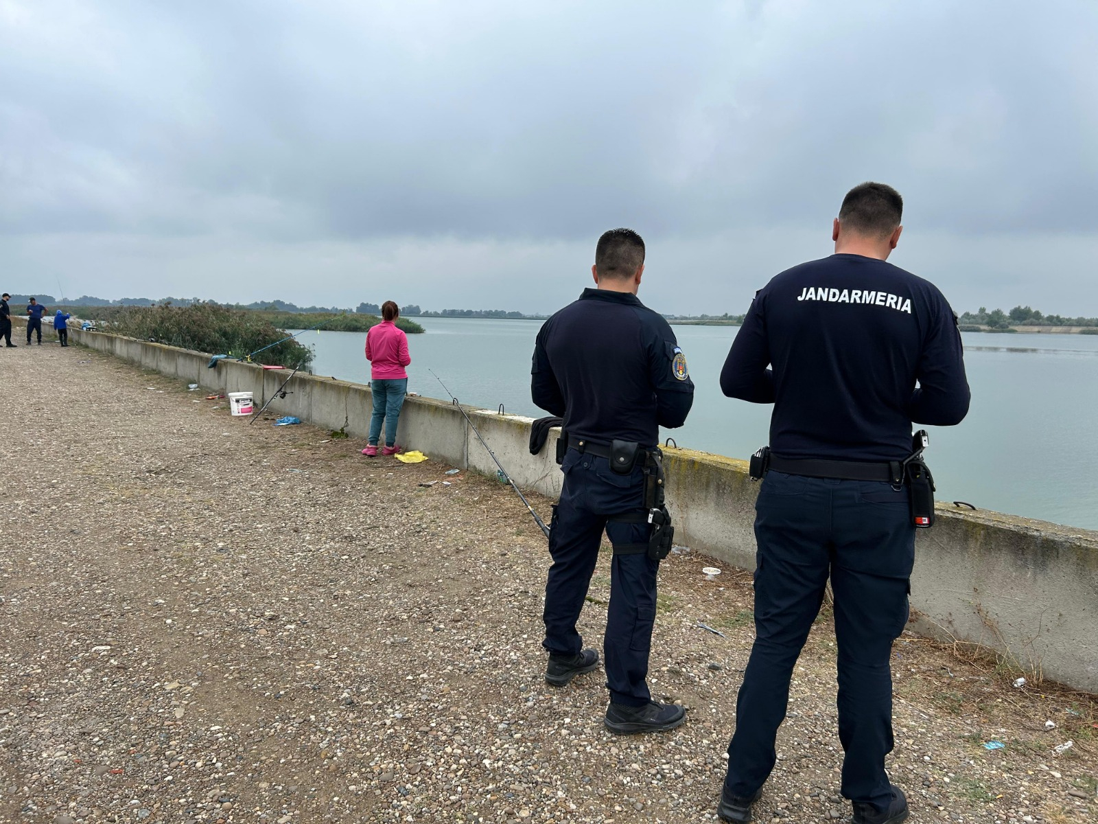 Vânătoare de pescari fără permise de-a lungul Siretului (VIDEO)