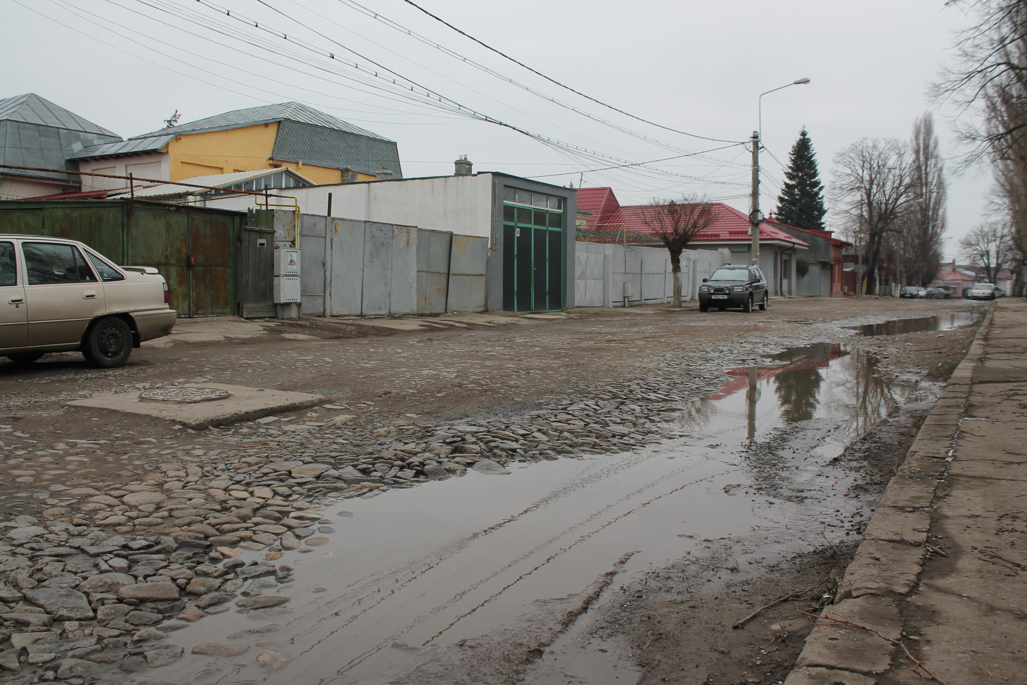 După ce oamenii s-au plâns Vieţii libere, Primăria Galaţi anunţă că va reabilita strada Libertăţii