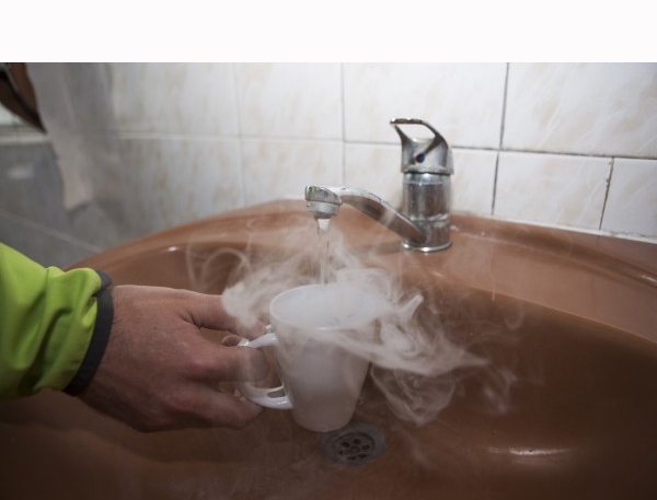 PREŢUL APEI CALDE iscă un nou SCANDAL/ Aberaţii prin FACTURILE emise de APATERM