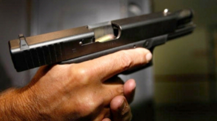 Bătaie şi împuşcături în comuna Vârlezi