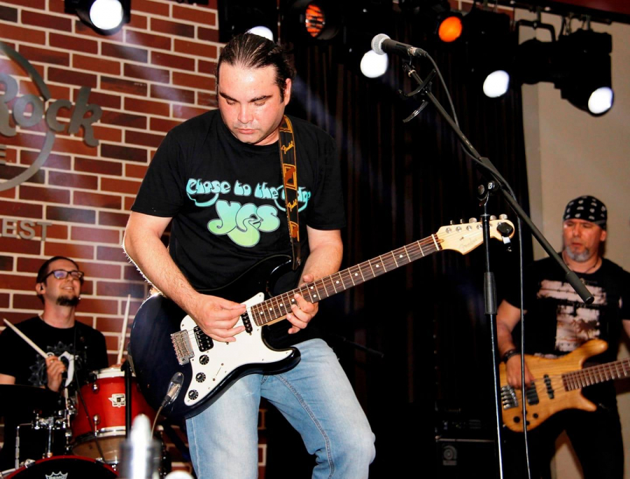 Seară cu energii speciale şi trupa Over