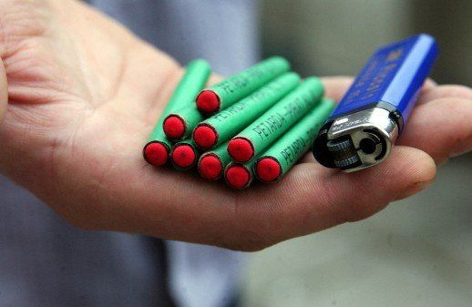 Rănit la mână, după ce s-a jucat cu petarde