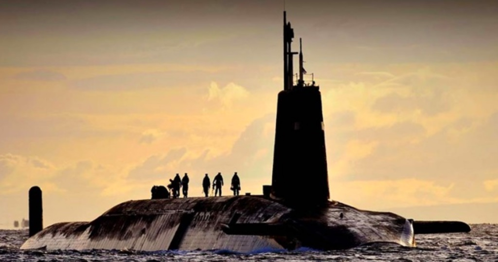 Submarin nuclear „reparat” cu super glue