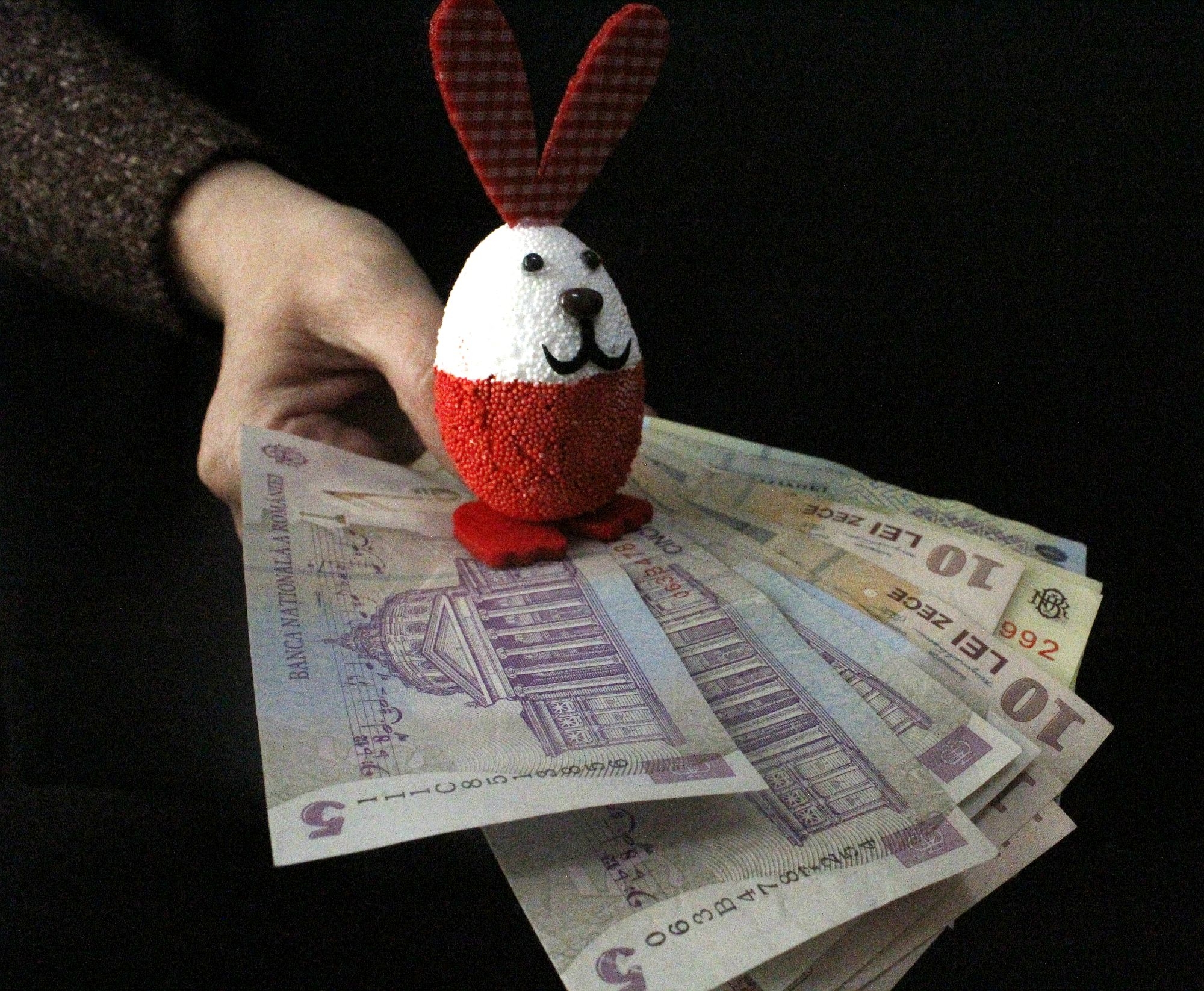 Iepuraşii, norocul și matematica. PRIME DE PAȘTI, în funcţie de buget şi CCM