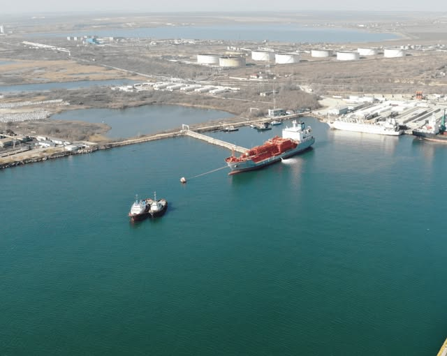 Remorcher cu cinci marinari la bord, scufundat la Midia