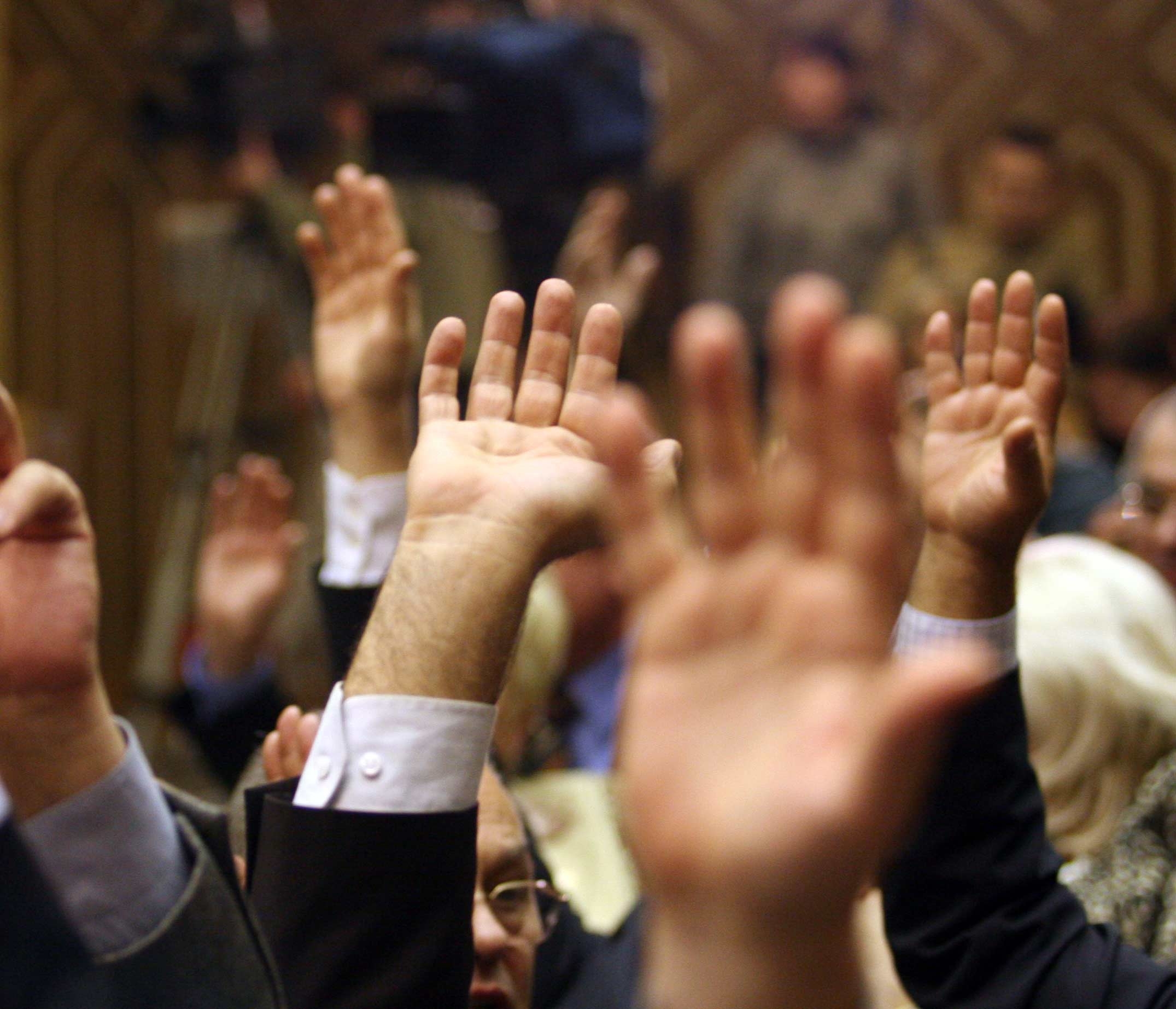 Cadou de Crăciun din partea senatorilor: Indemnizaţii majorate pentru „capii din administraţie”