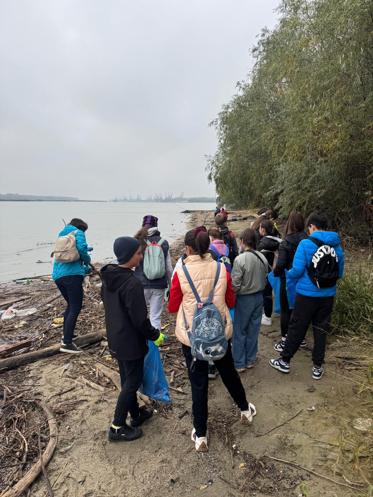 Colegiul „Cuza” luptă împotriva poluării malurilor Dunării