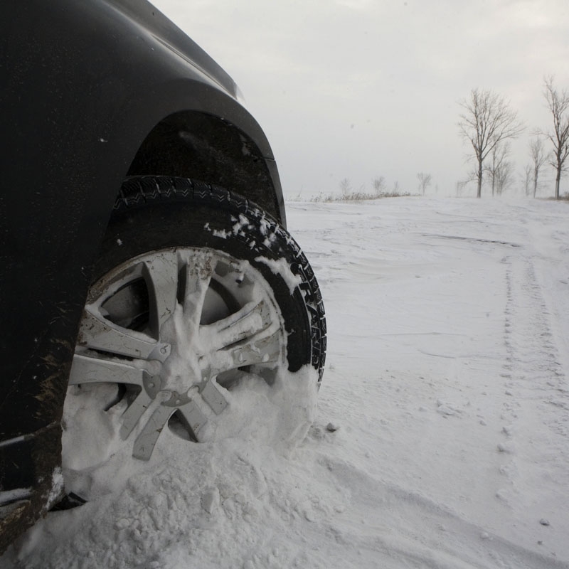 UPDATE - Şapte drumuri naţionale şi 27 de drumuri judeţene rămân impracticabile