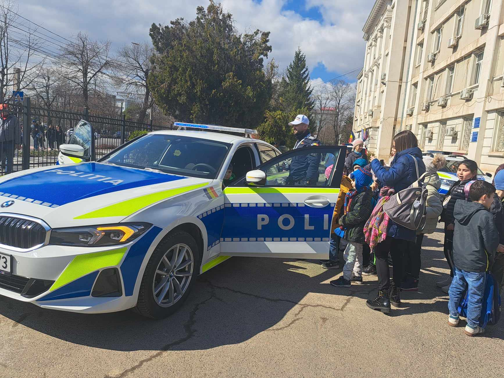 Weekend festiv pentru copii, la Poliție