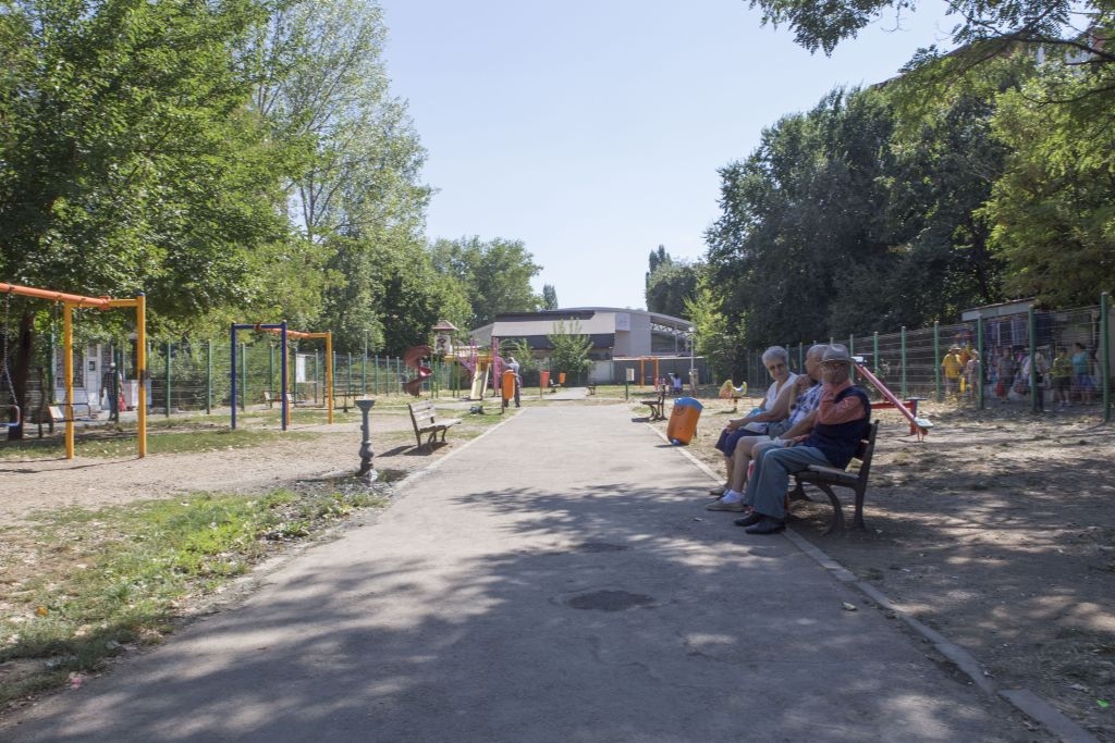 CE NU VĂ PLACE ÎN ORAŞUL GALAŢI? Un parc din Micro 39 arată groaznic (FOTO)