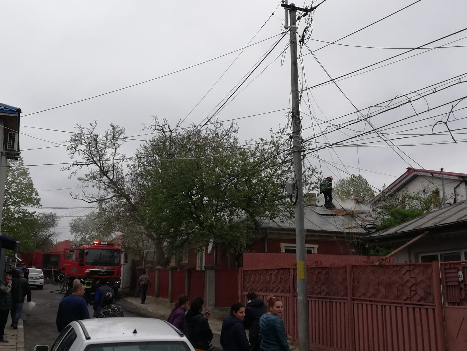 A vrut să aprindă focul cu diluant