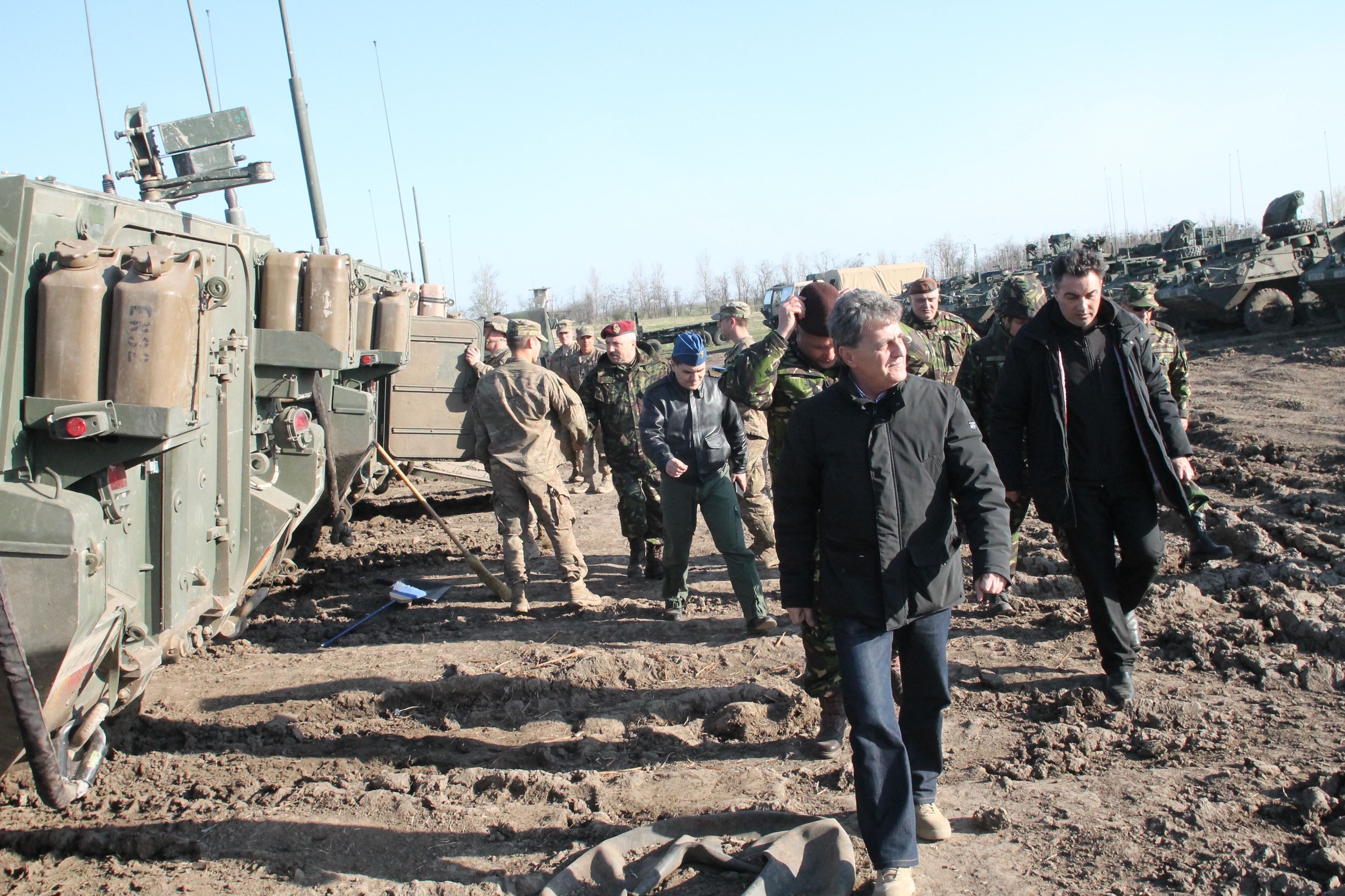 Ministrul Duşa, mulţumit de exerciţiul cu peste 3.000 de militari din Poligonul Smârdan