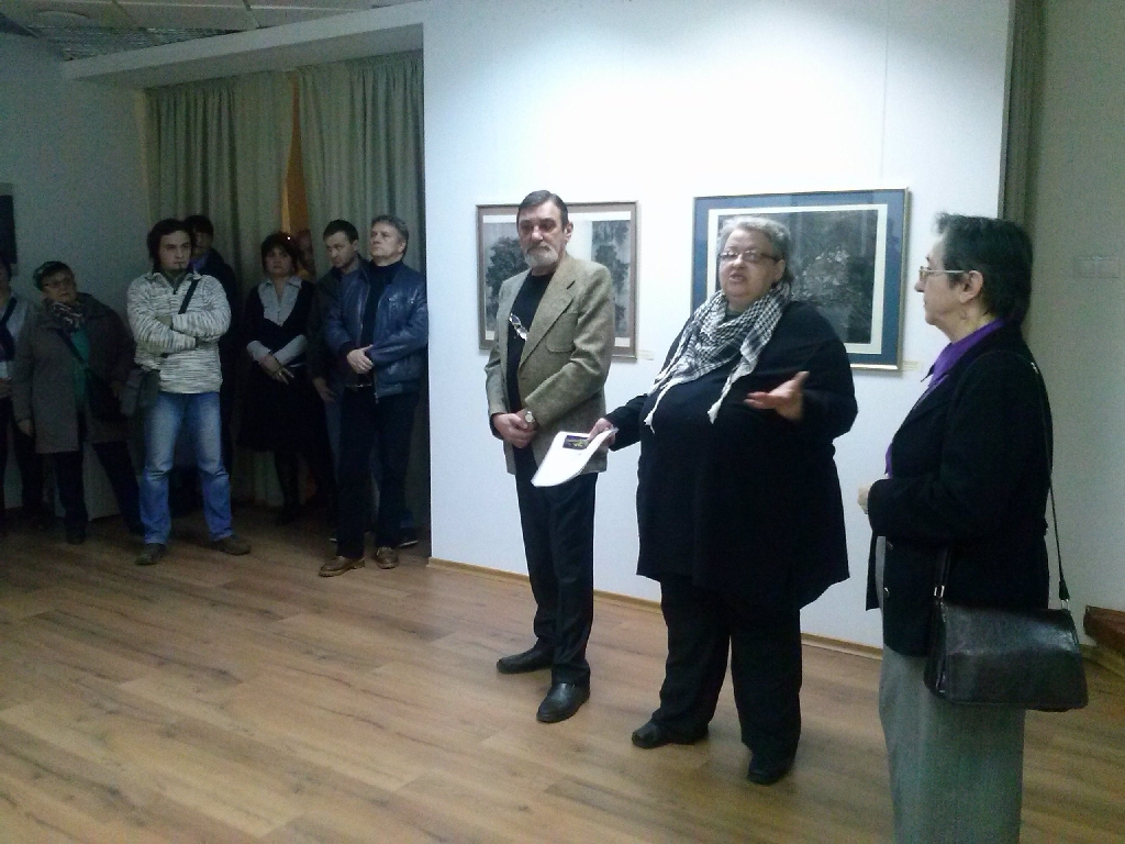 Expoziţia doamnelor de ieri şi de azi, la Muzeul de Artă din Galaţi