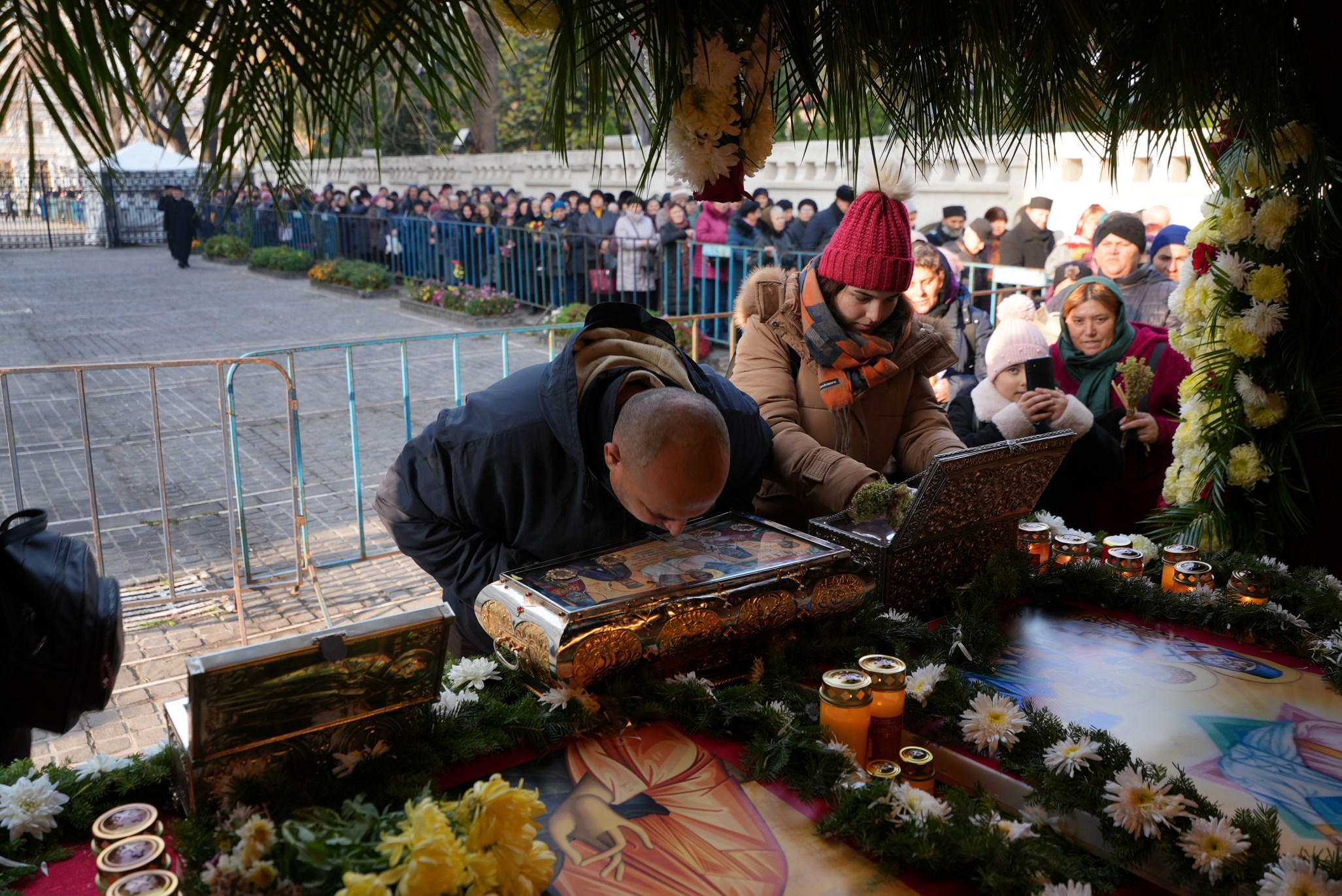 Mii de gălățeni, în pelerinajul sărbătorii Sf. Apostol Andrei (foto)