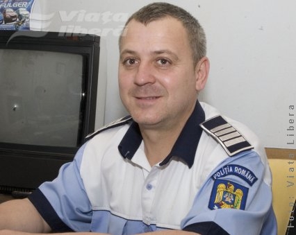 Patru poliţişti de frontieră răsturnaţi cu maşina