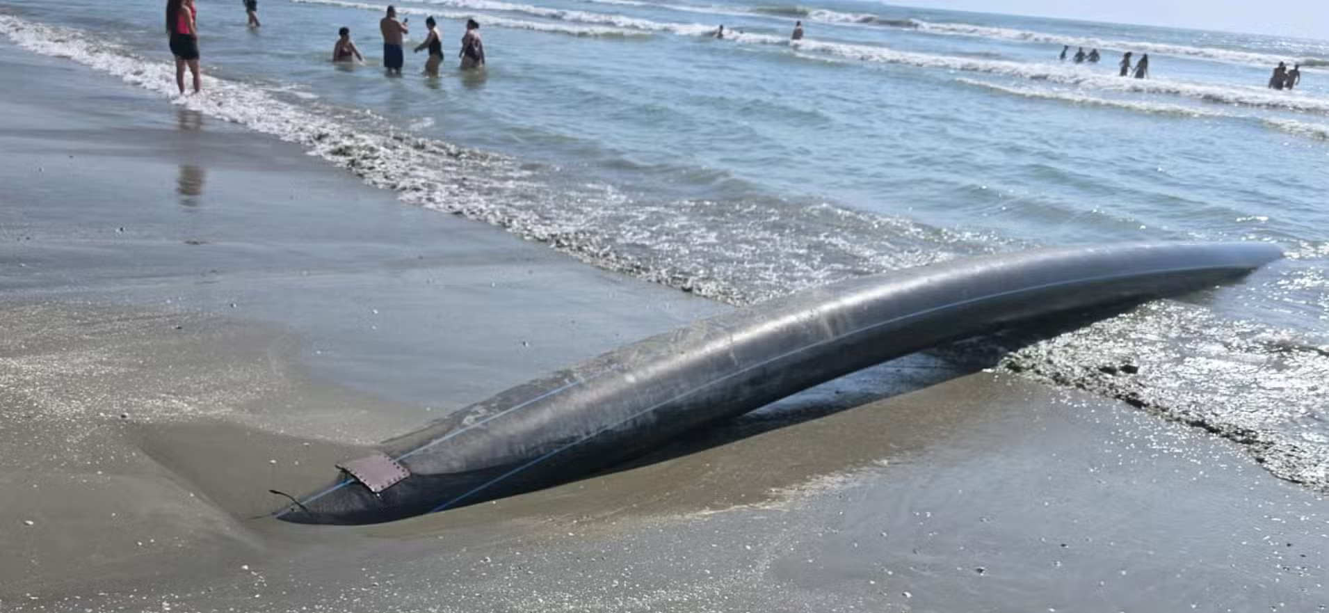 Țevi suspecte descoperite pe plaja din Năvodari