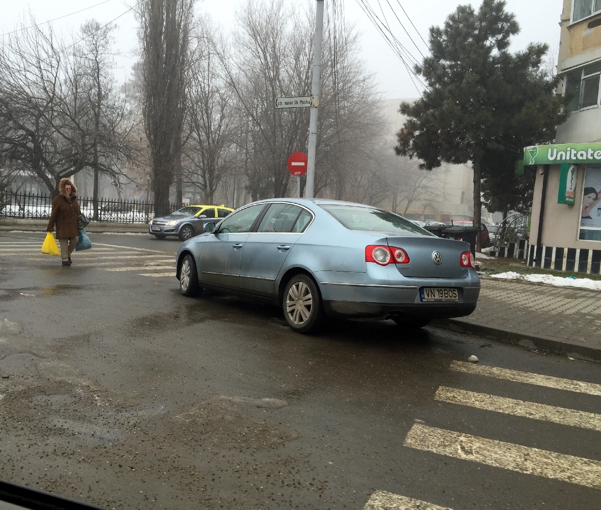 VRANCEA/ Parcarea între zebre