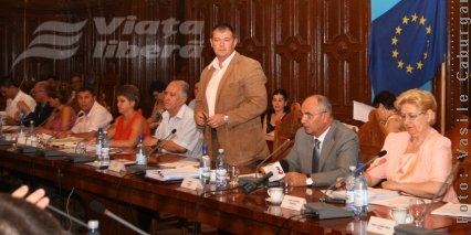 Gunoiul miroase şi politic?