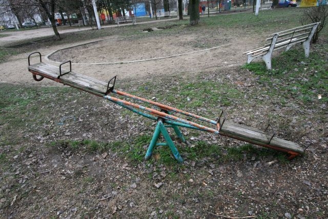 GALERIE FOTO / Galaţi, oraşul interzis copiilor: „Mami, eu unde mă joc?” 