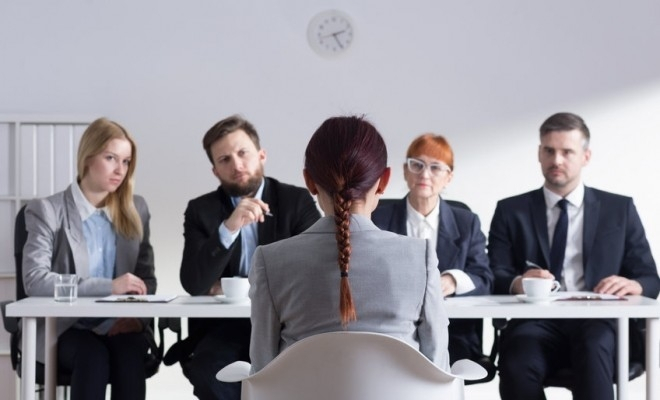 Un nou serviciu și o mărire salarială, principalele obiective ale angajaților români