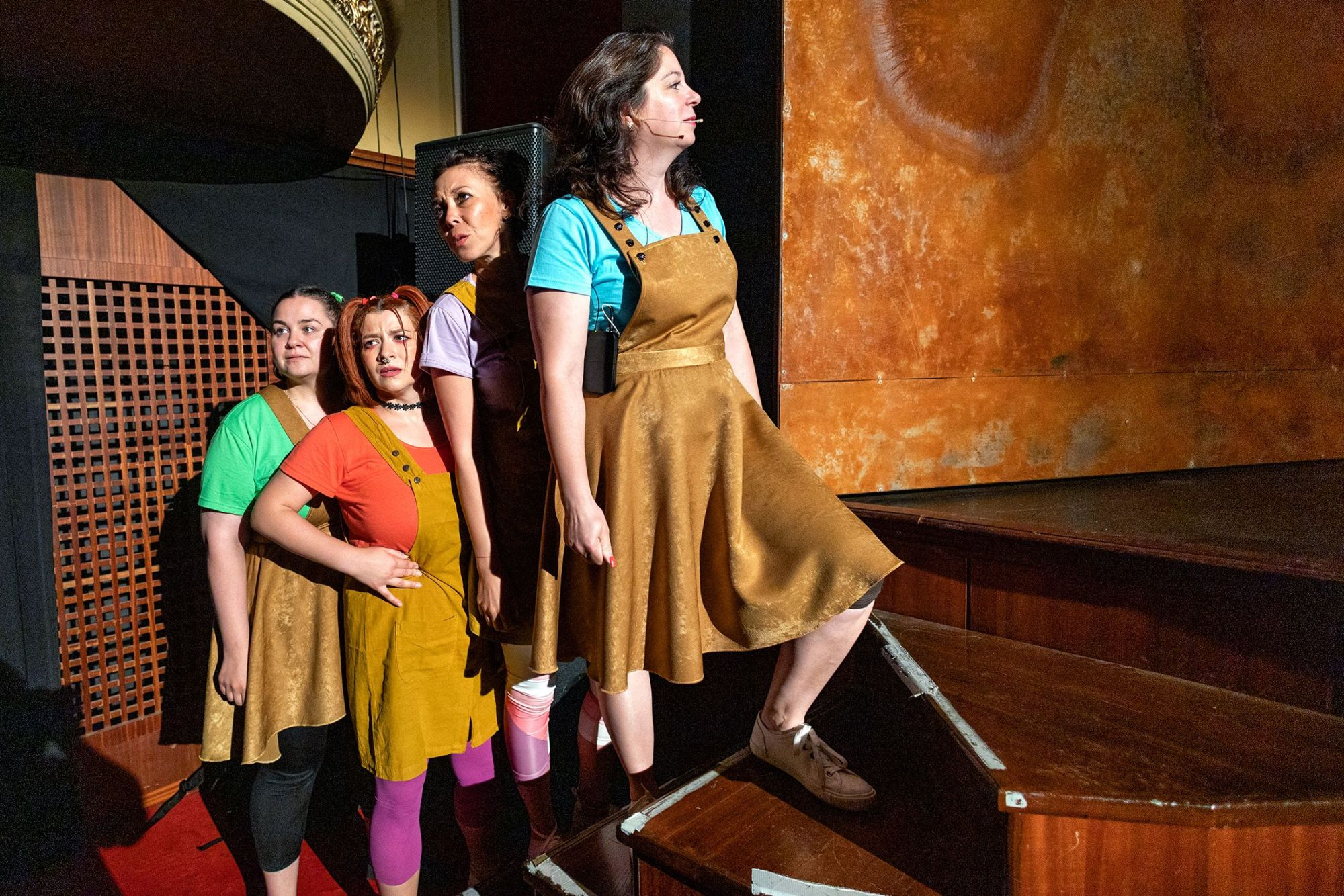 O privire sarcastică asupra „epocii de tranziție”. Vrabia – o comedie de nota 10 despre Galați