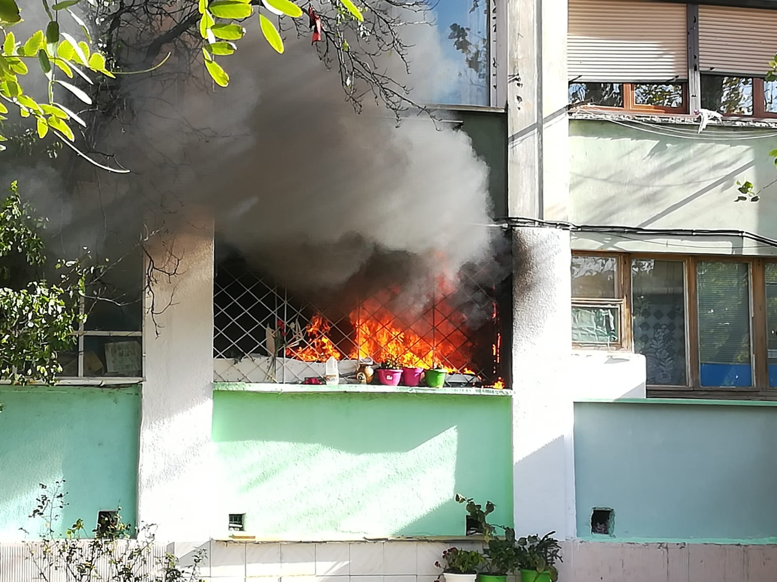 Pericol de explozie la un bloc de pe strada Saturn