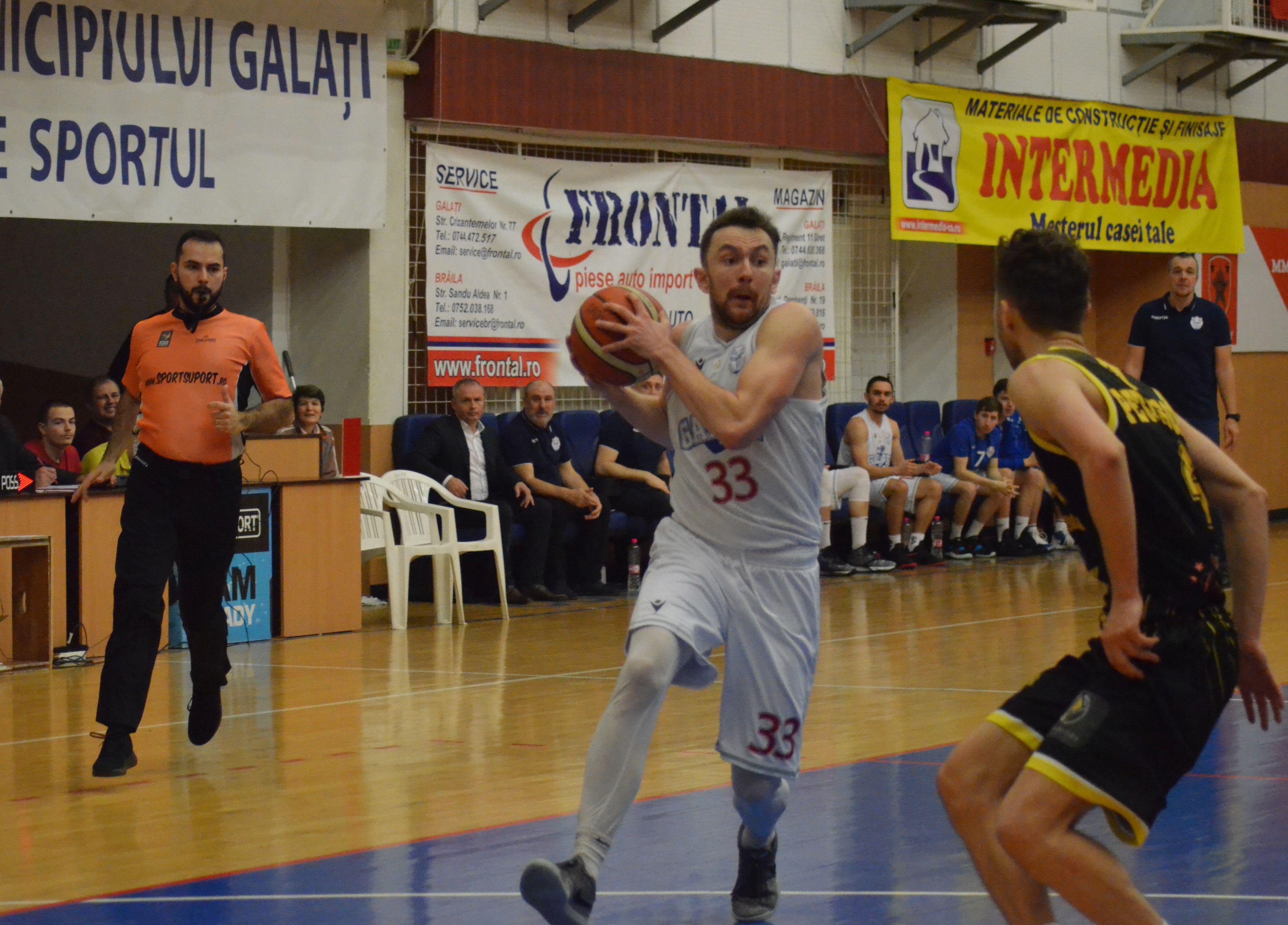 BASCHET. Victorie după o revenire de senzație