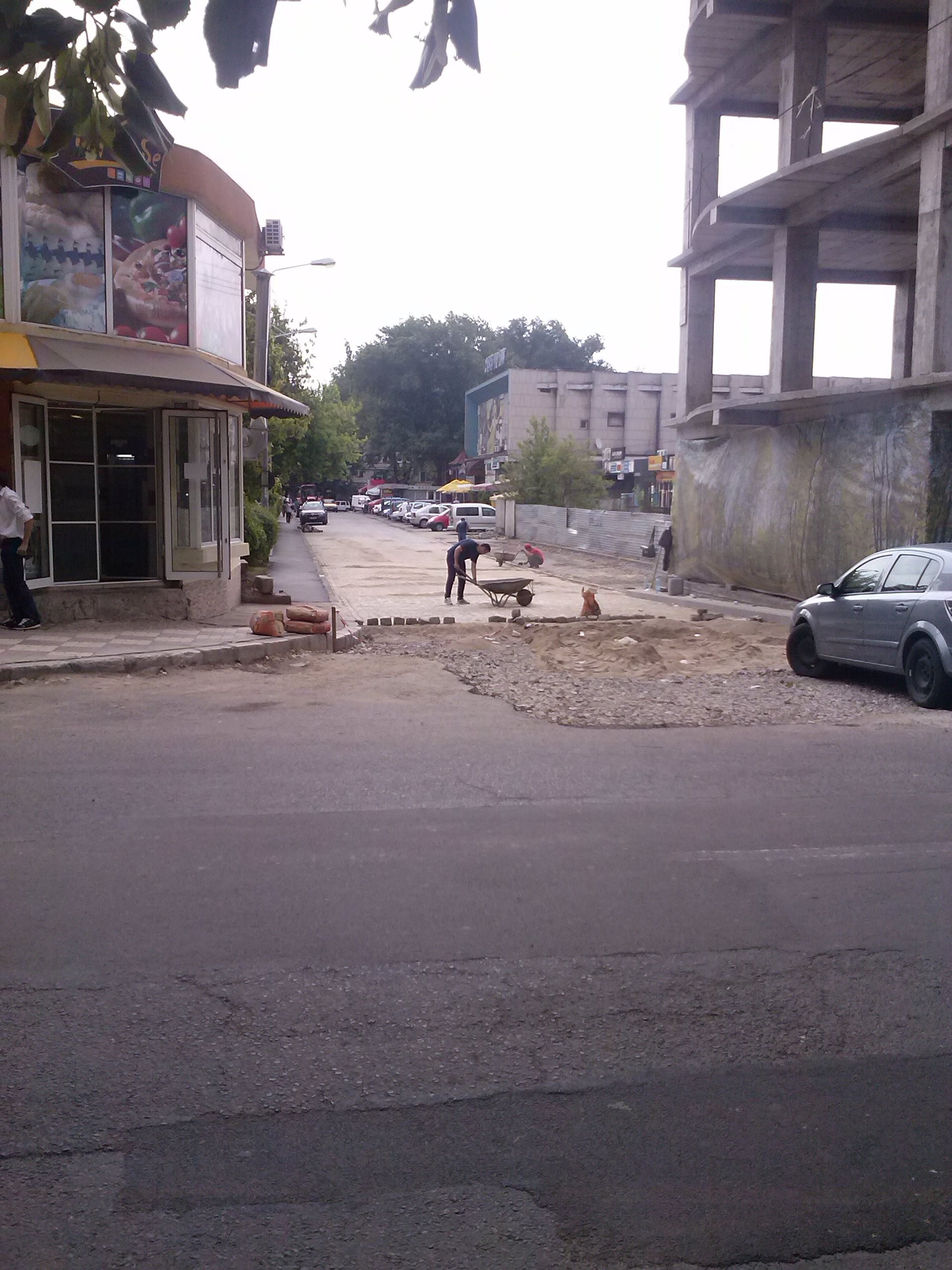 Aleea din faţa cinematografului VIP a fost redeschisă traficului