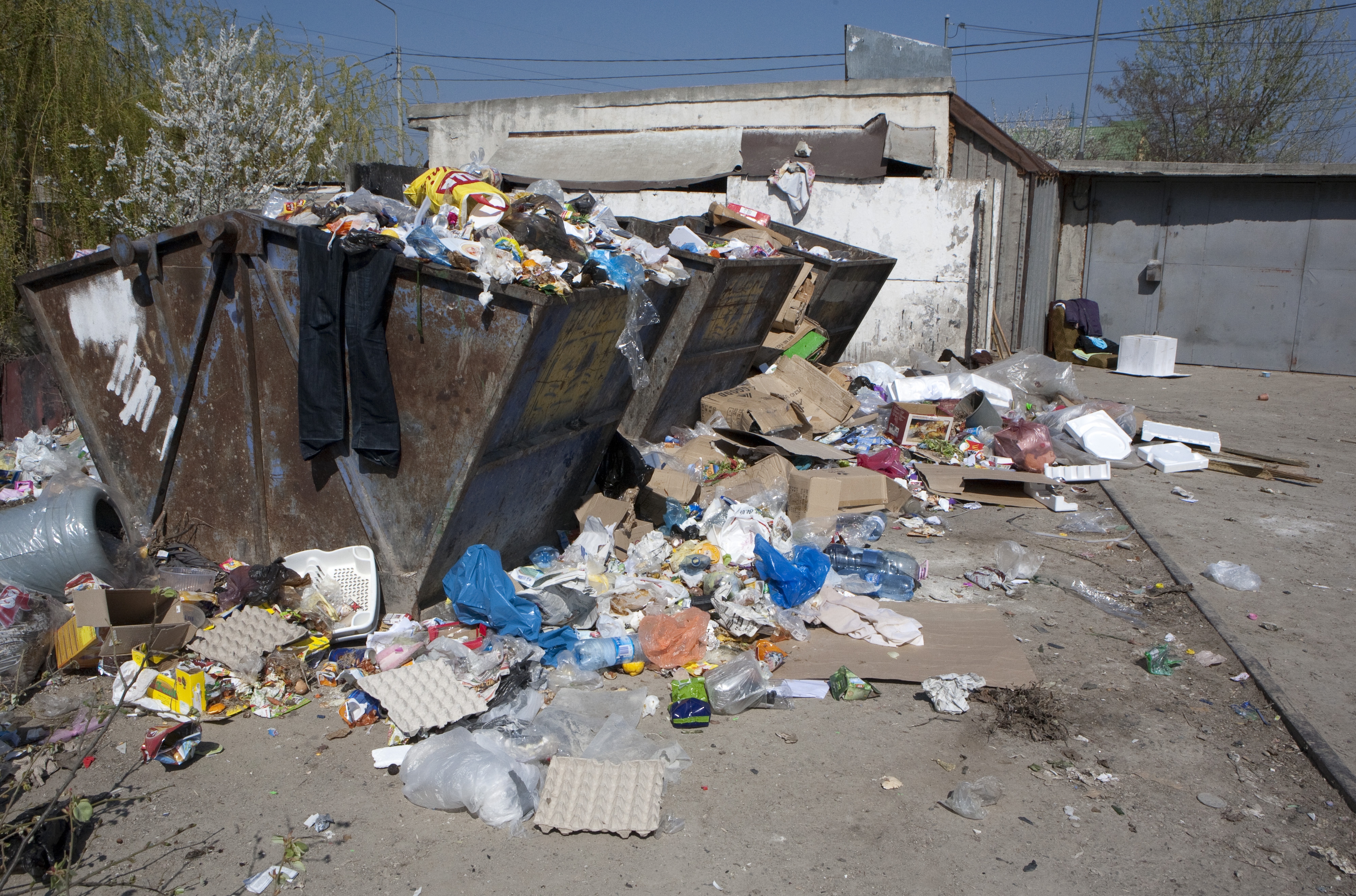 Curăţenia pentru Paşte  - Doar unele cartiere sunt pregătite de sărbătoare