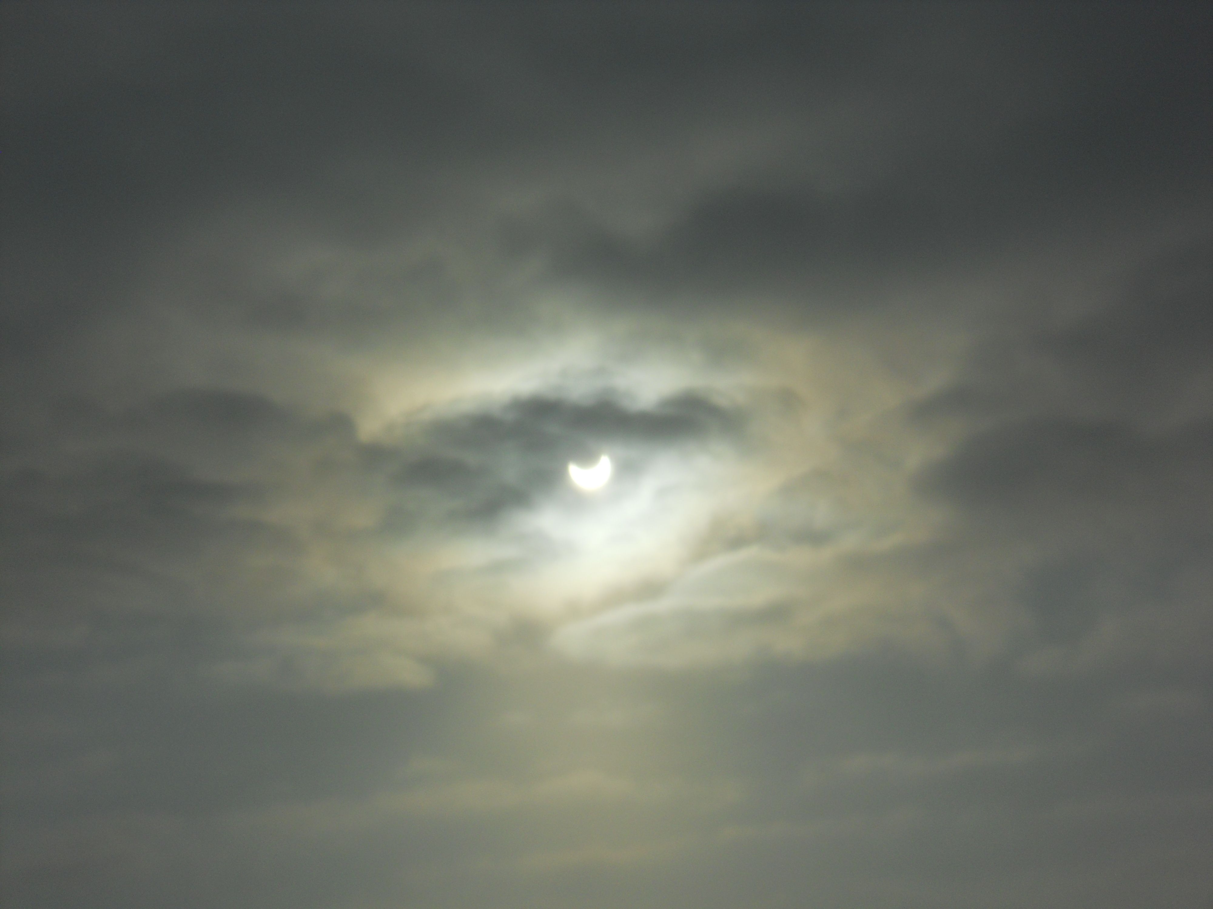 Toată lumea cu ochii pe cer. Gălăţenii, invitaţi la Observatorul astronomic să vadă ECLIPSA parţială de SOARE