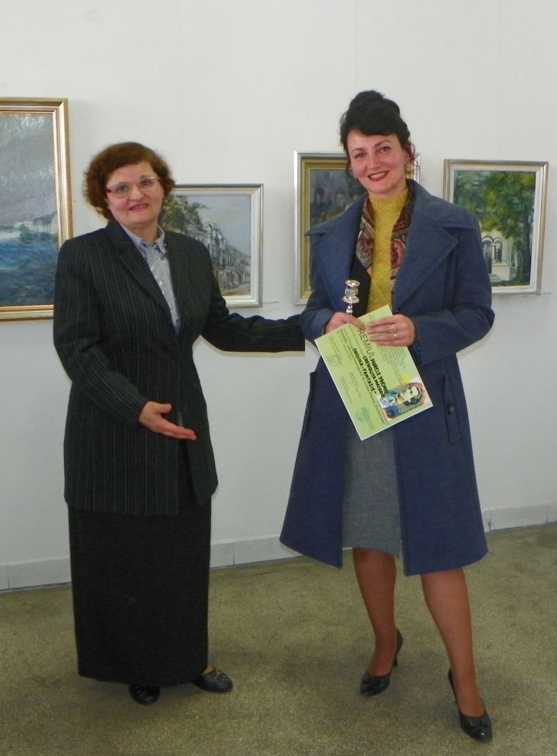 Plasticiană gălăţeancă recompensată la Iaşi: Crenguţa Macarie - Marele Premiu la "Eminesciana"