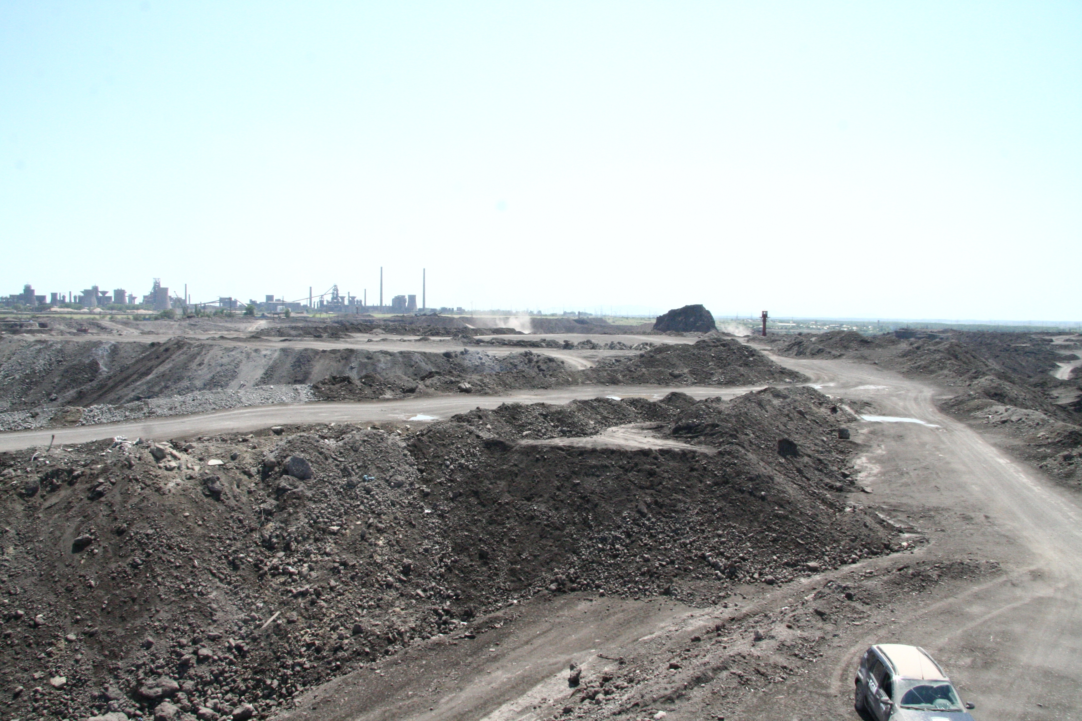 Halda de zgură nu se mai închide la anul. Combinatul a primit 10 ani păsuire